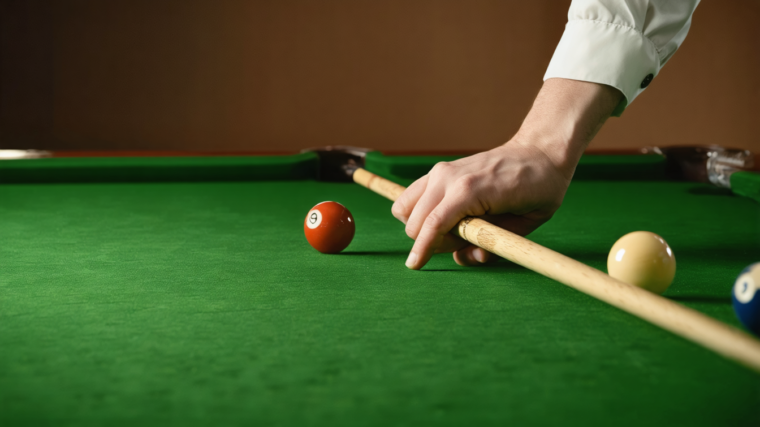 découvrez comment maîtriser la prise de la queue de billard avec notre guide complet pour une tenue parfaite et améliorer votre précision à chaque coup.