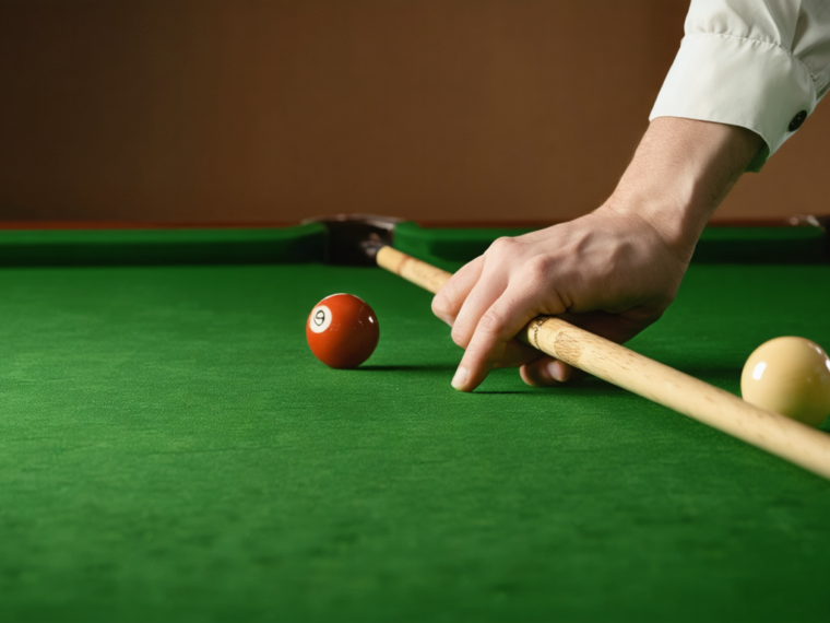 découvrez comment maîtriser la prise de la queue de billard avec notre guide complet pour une tenue parfaite et améliorer votre précision à chaque coup.