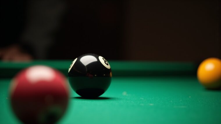 Maîtriser la boule noire au billard : astuces stratégiques et pièges à éviter